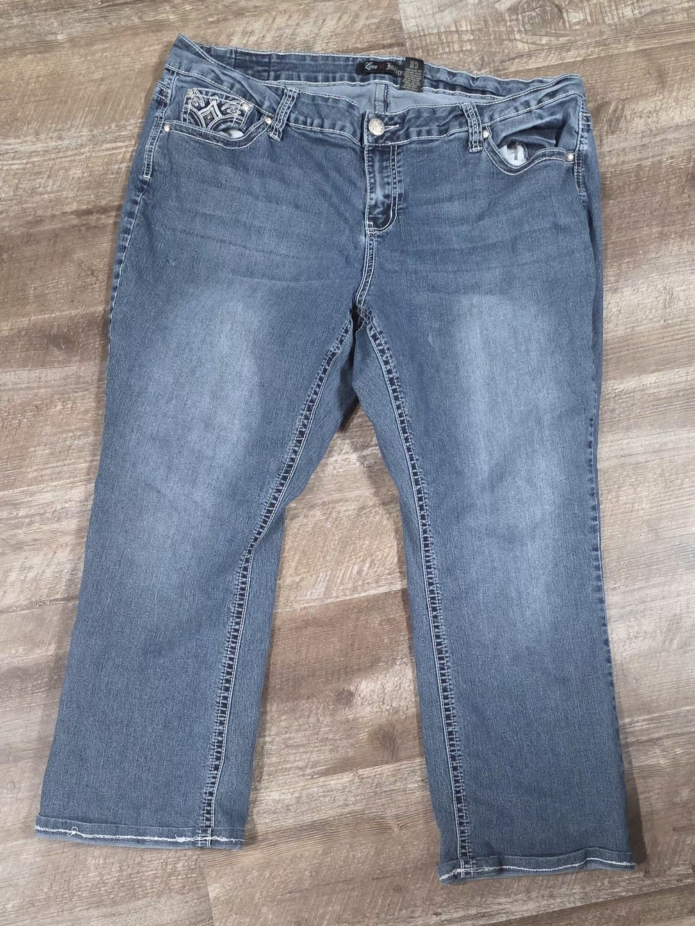 Love Indigo Women's Cropped Jeans in Medium Blue Wash with Embroidered Pocket